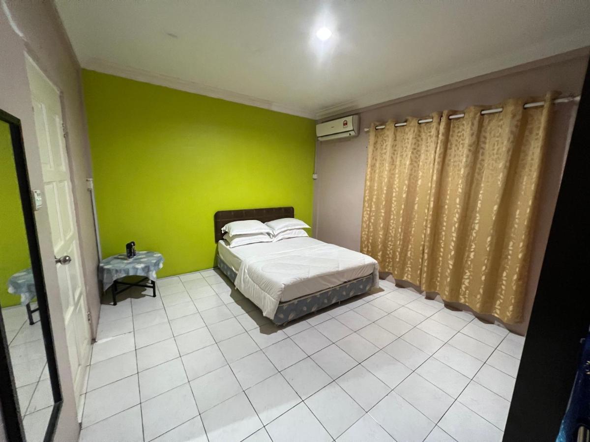 Hanif Homestay Кучинг Екстериор снимка
