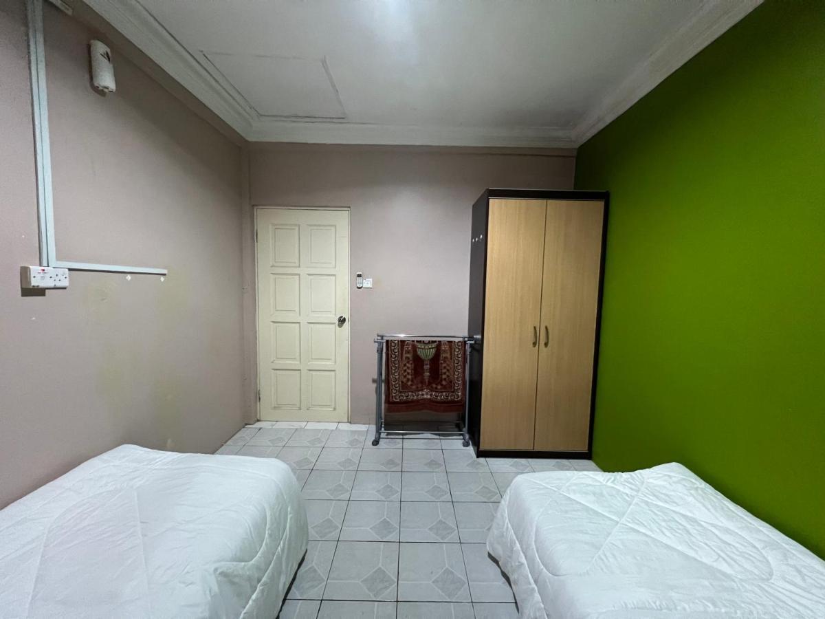 Hanif Homestay Кучинг Екстериор снимка