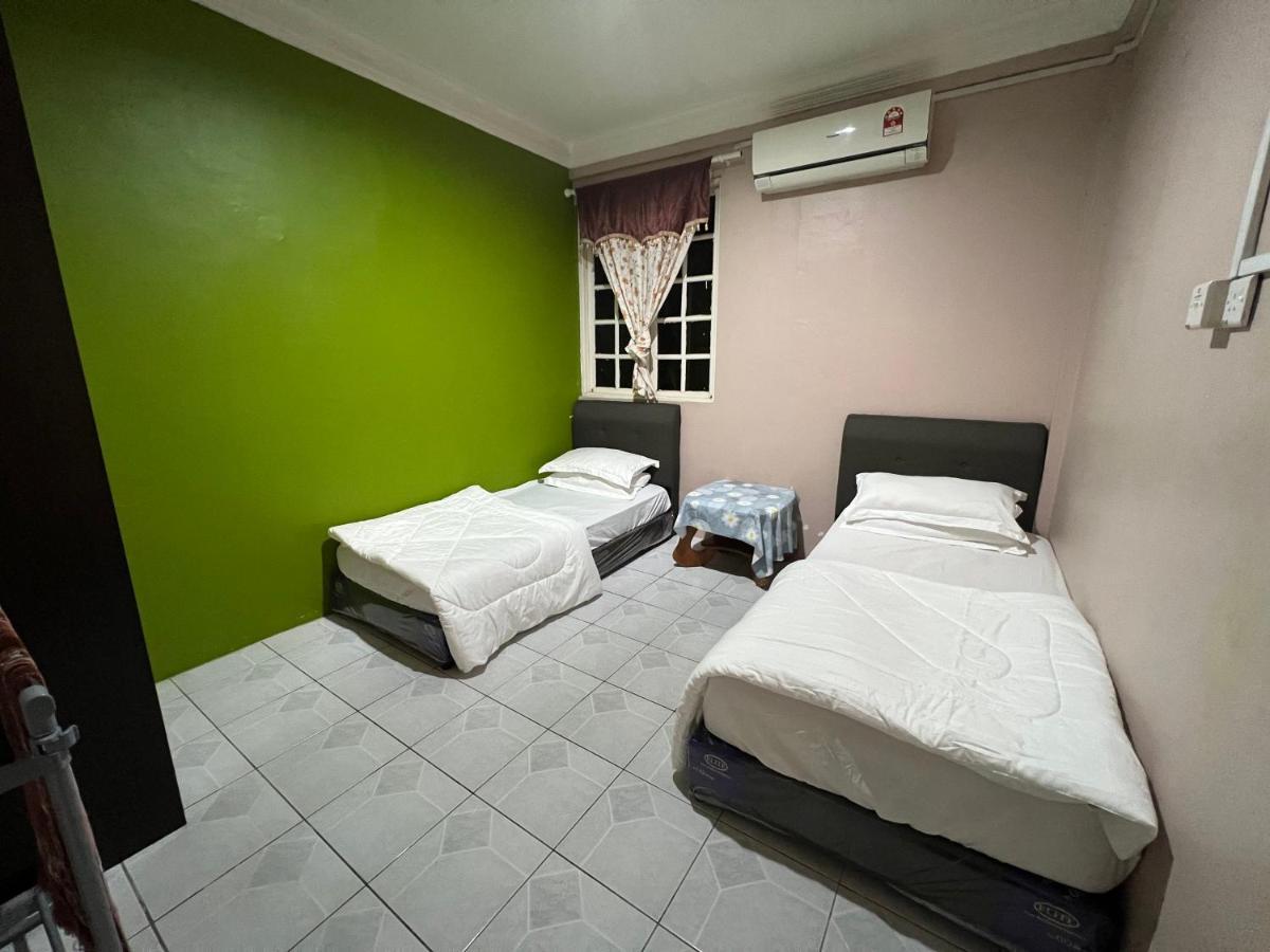 Hanif Homestay Кучинг Екстериор снимка