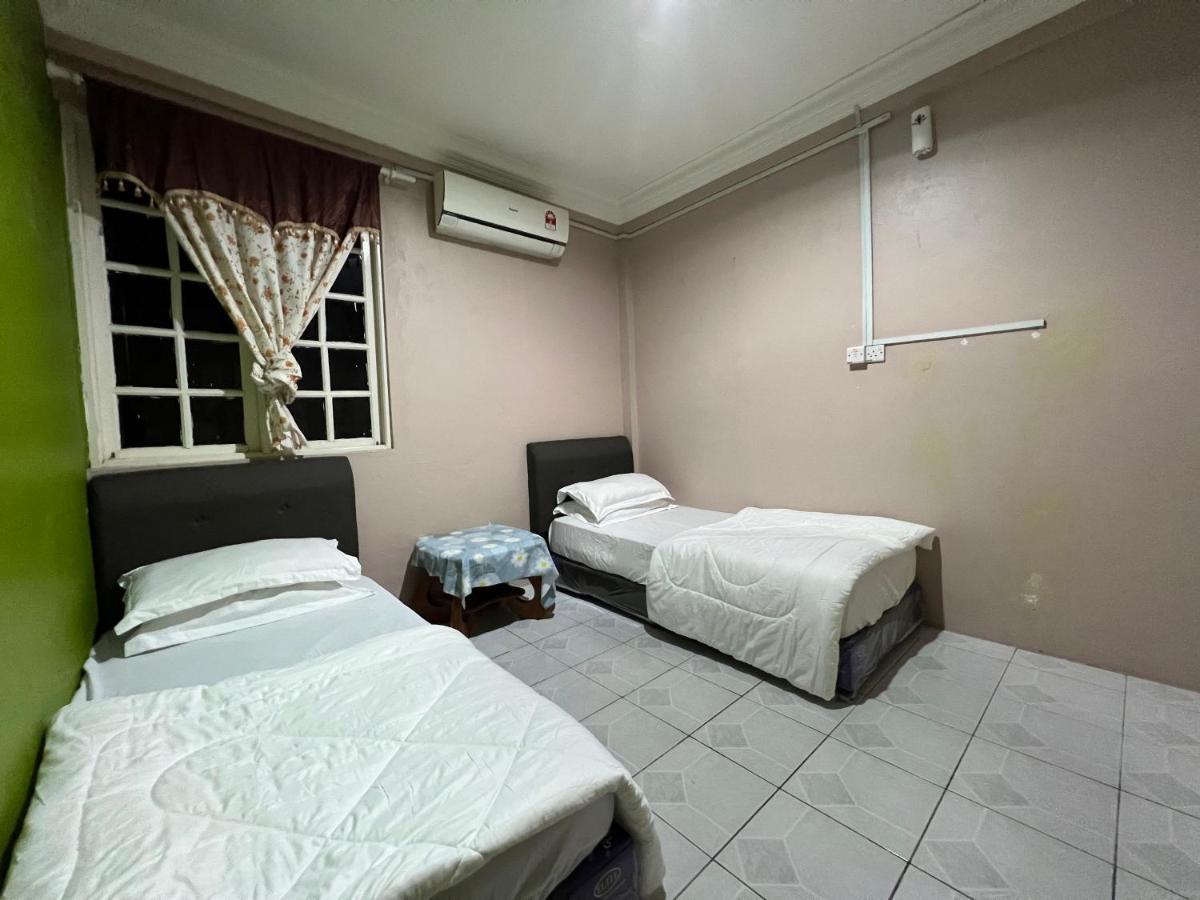 Hanif Homestay Кучинг Екстериор снимка