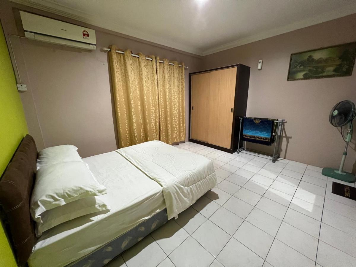 Hanif Homestay Кучинг Екстериор снимка