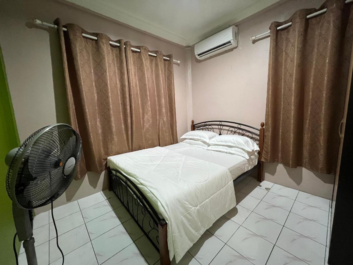 Hanif Homestay Кучинг Екстериор снимка