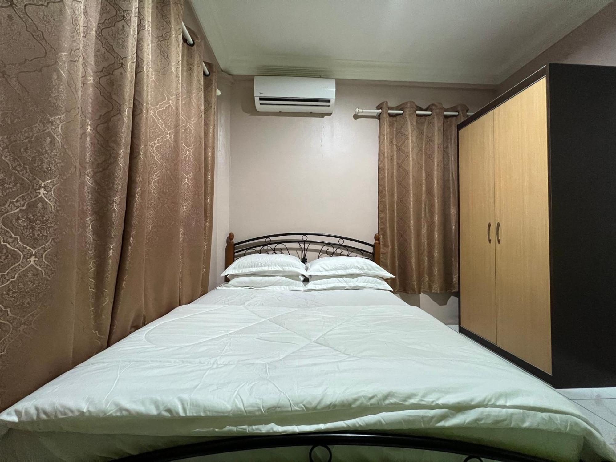Hanif Homestay Кучинг Екстериор снимка