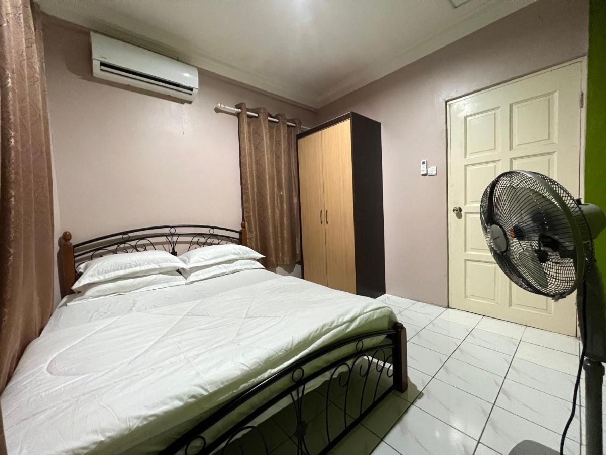 Hanif Homestay Кучинг Екстериор снимка
