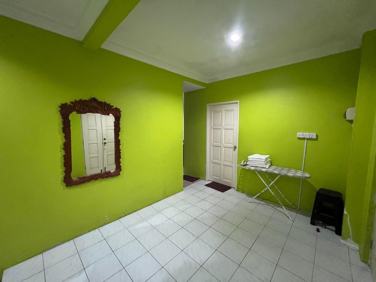 Hanif Homestay Кучинг Екстериор снимка