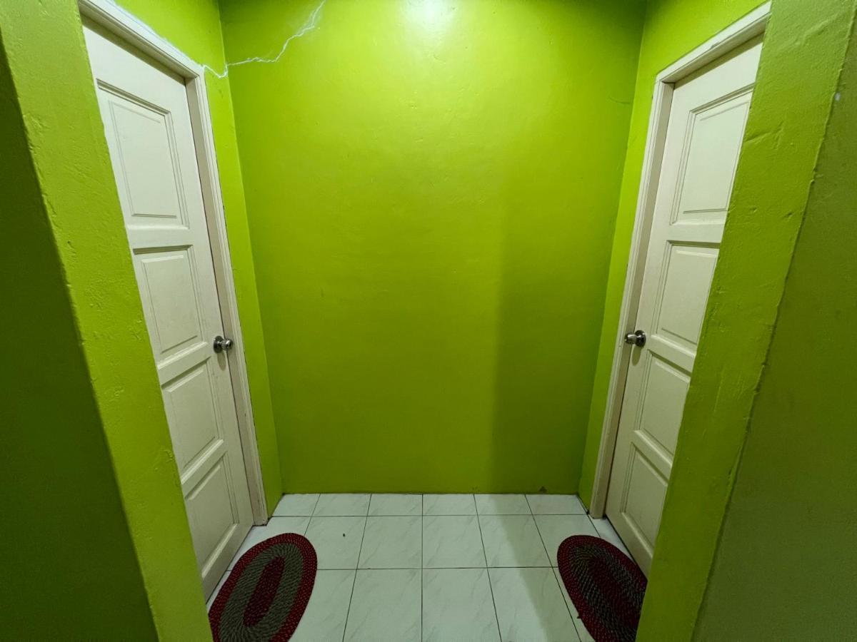Hanif Homestay Кучинг Екстериор снимка