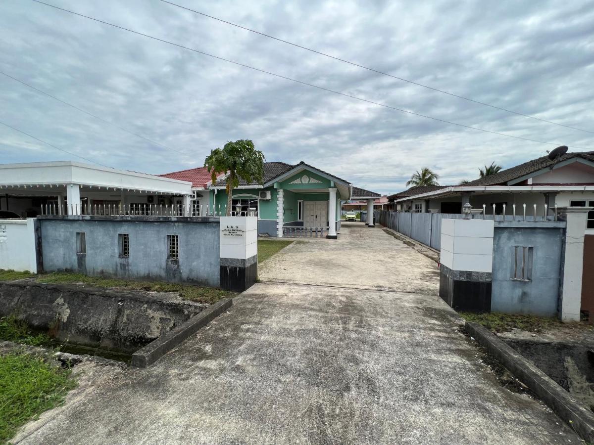 Hanif Homestay Кучинг Екстериор снимка